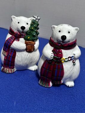 Pfaltzgraff polar bear salt and pepper shakers